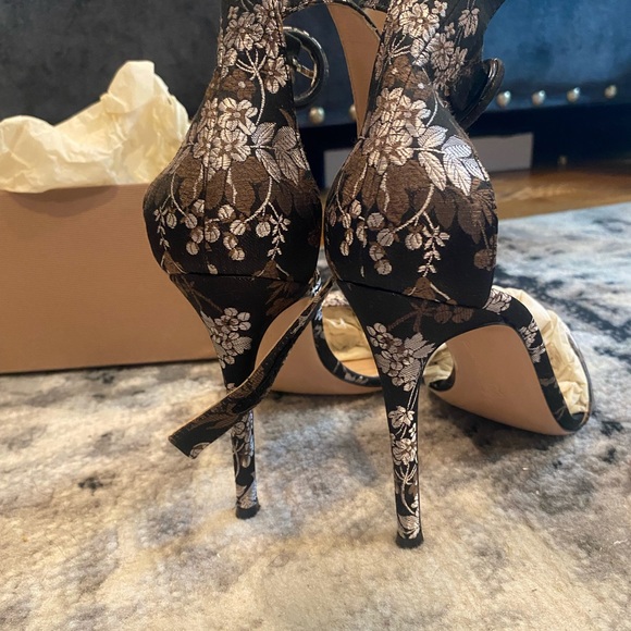 FINAL PRICE!!! Gianvito Rossi Brocade Heels - Picture 3 of 4